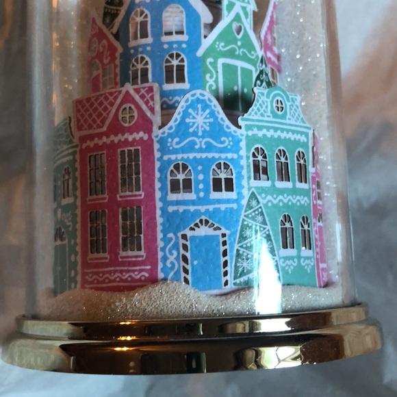 Bath & Body Works Holiday Village Cloche Nightlight Wallflowers Fragrance Plug. - Picture 5 of 11
